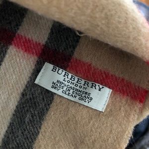 Burberry The Classic Check Cashmere Scarf
